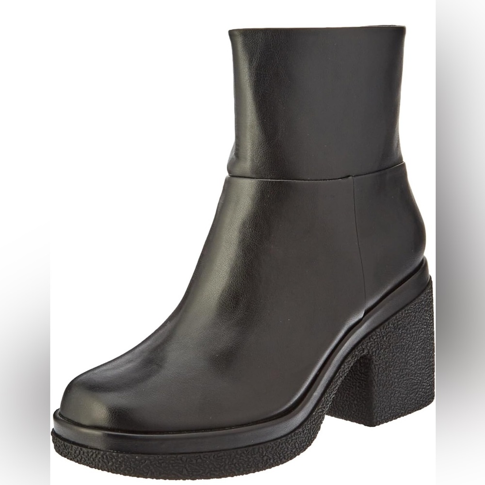 Amazon Essentials Women's Platform Ankle Bootie - image 1